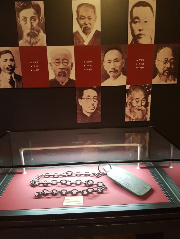 서대문형무소역사관에 전시된 독립운동가 기록과 수형 도구